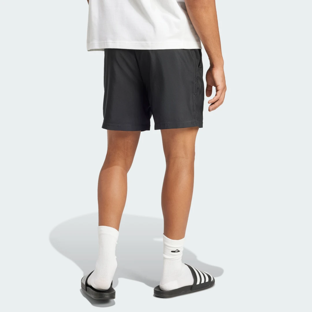 Detalle 2 de Pantalón corto Essentials Small Logo Chelsea de Adidas – negro