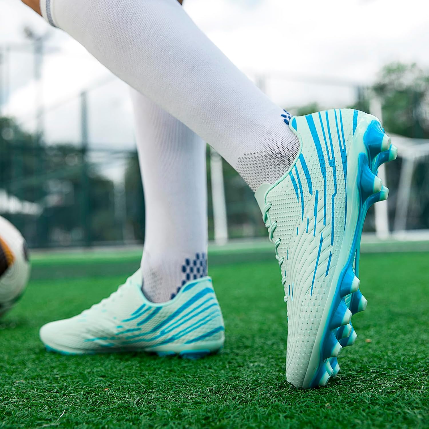 Detalle de DimaiGlobal Herren Fußballschuhe mit Stollen – Vielseitige Hallen- und Kunstrasenschuhe
