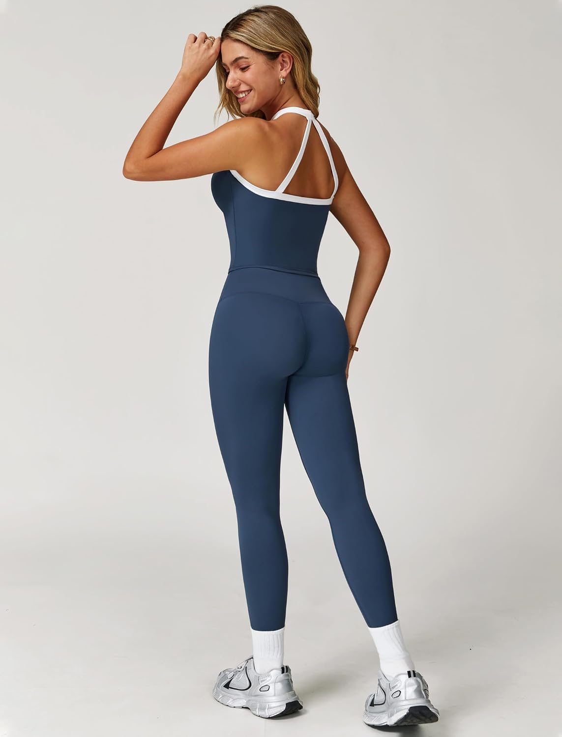 Detalle de QBGJTD Women's Two-Piece Cross Back Workout Set: High-Wlex High-Waist Leggings