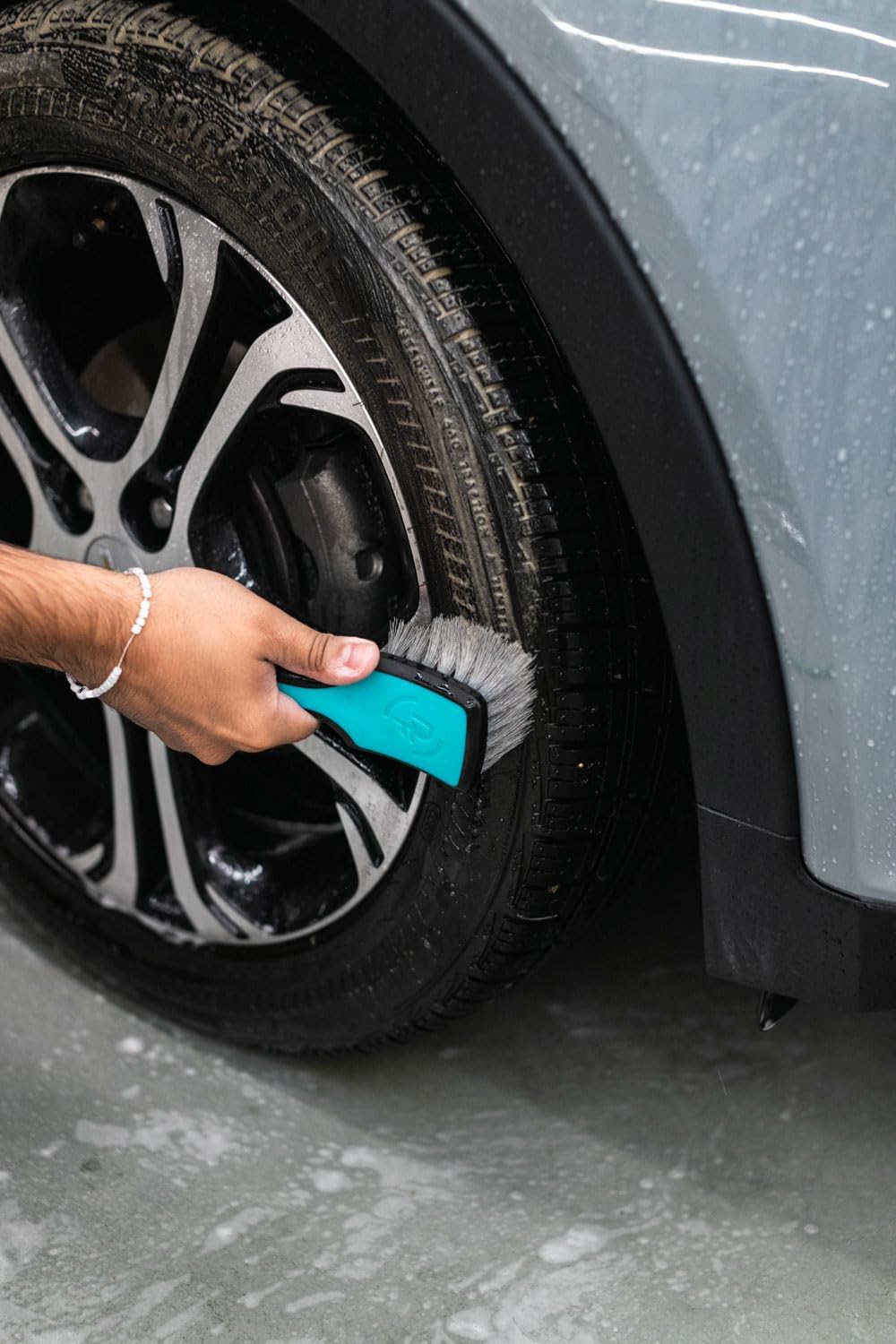 Detalle de Detail Factory ProGrip タイヤブラシ Octane Riptide、硬い合成毛とラバーグリップ
