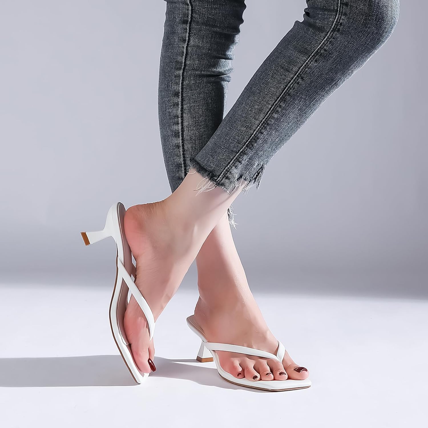 Detalle de Goderci Kitten Flip Flop Thong Low Heels for Women – Square Open Toe Slip-On Sandals