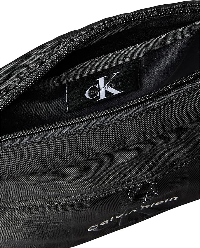 Detalle de Calvin Klein BOLD Camera Bag LV04D3117G bandolera negra