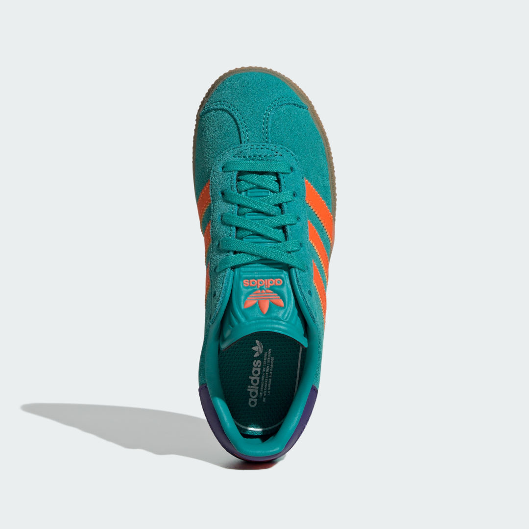 Detalle 2 de Zapatilla Gazelle de Adidas en verde: una opción urbana y versátil