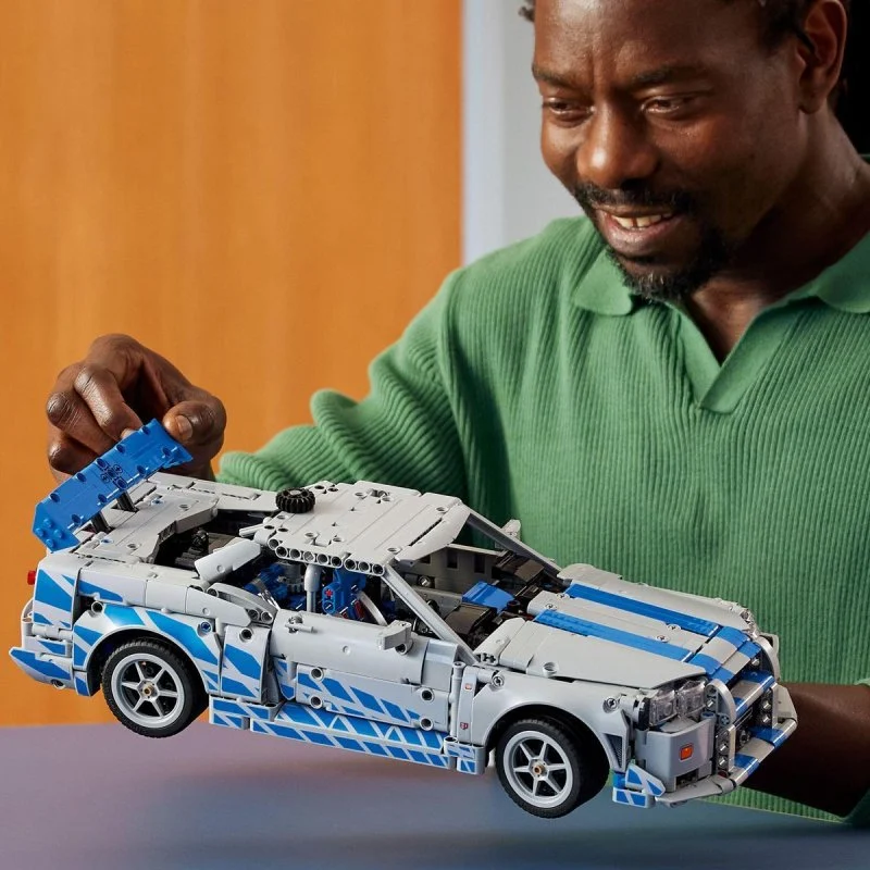 Thumbnail 2 de LEGO Technic Nissan Skyline GT-R R34 (1410 piezas) con función derrape – edición Fast & Furious