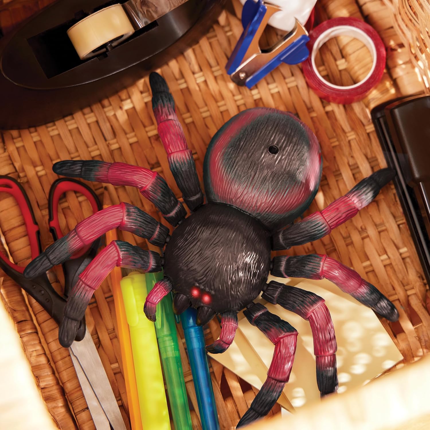 Detalle de TERRA by Battat Vogelspinne – ferngesteuertes Spielzeug mit realistischem Spinnen-Look