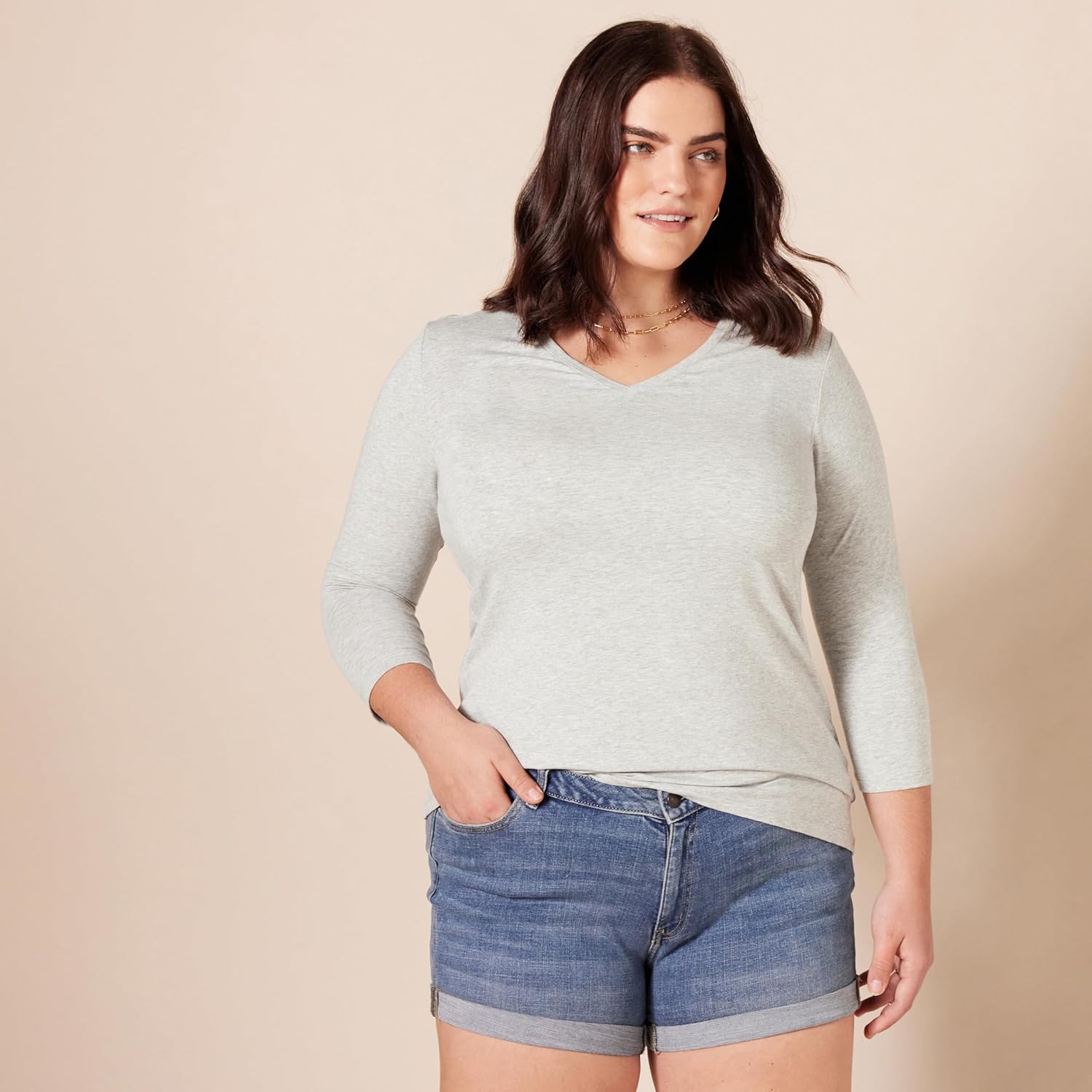 Thumbnail 4 de Amazon Essentials Women's Regular-Fit 3/4 Sleeve V-Neck T-Shirt (Plus Size available)