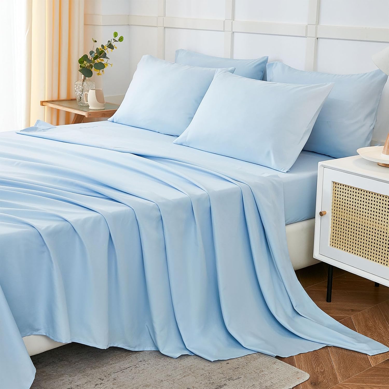 Detalle de ILAVANDE 6-Piece Queen Sheet Set, Baby Blue Microfiber, 14-Inch Deep Pocket