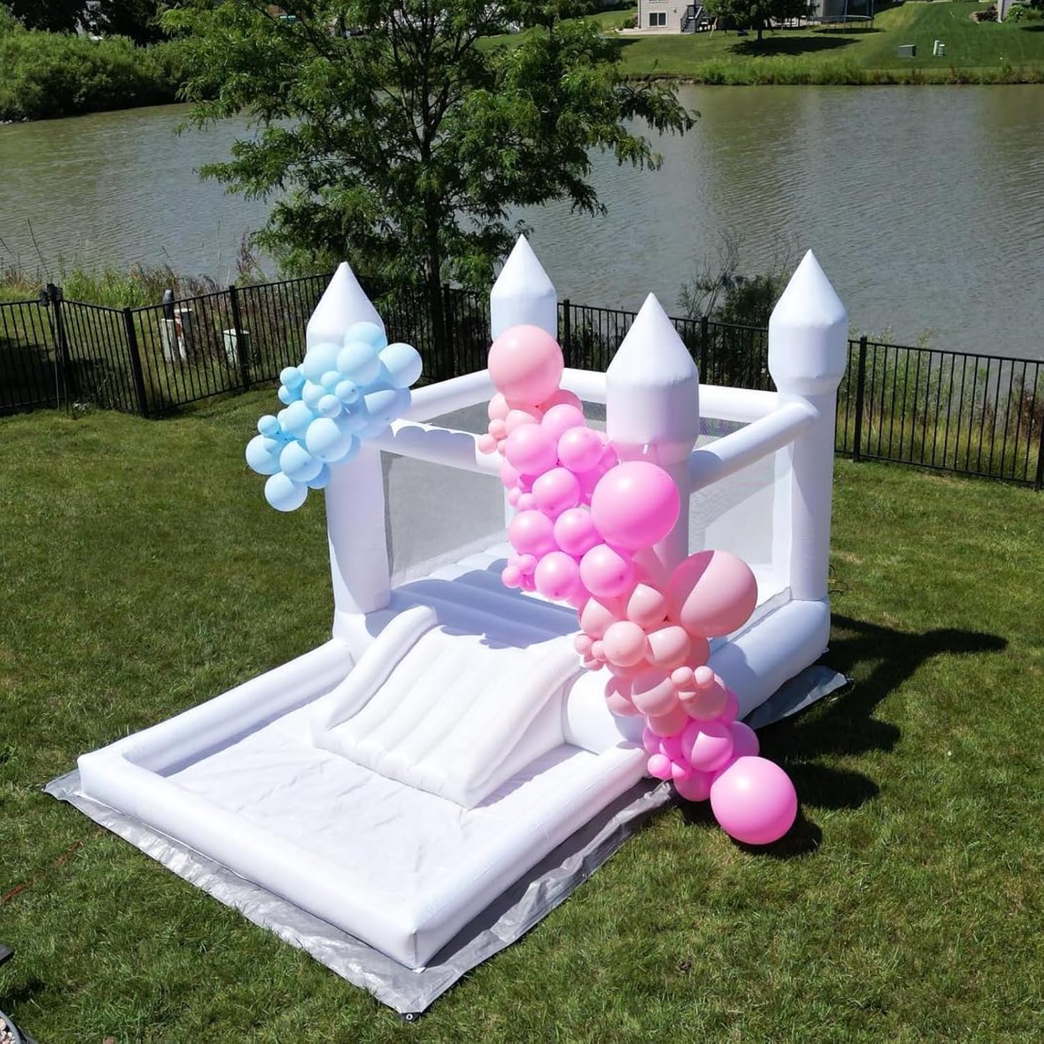 Thumbnail 4 de Inflatable White Bounce House 13' L 🎪