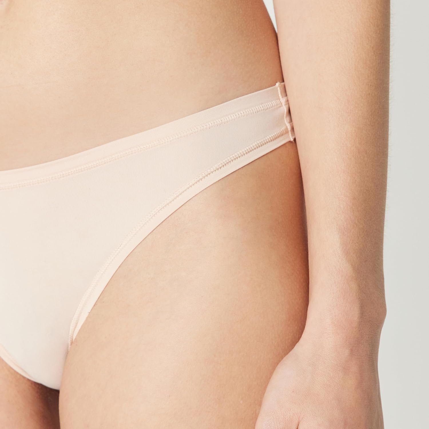 Thumbnail 2 de Amazon Essentials Women’s Peached Microfibre Thong