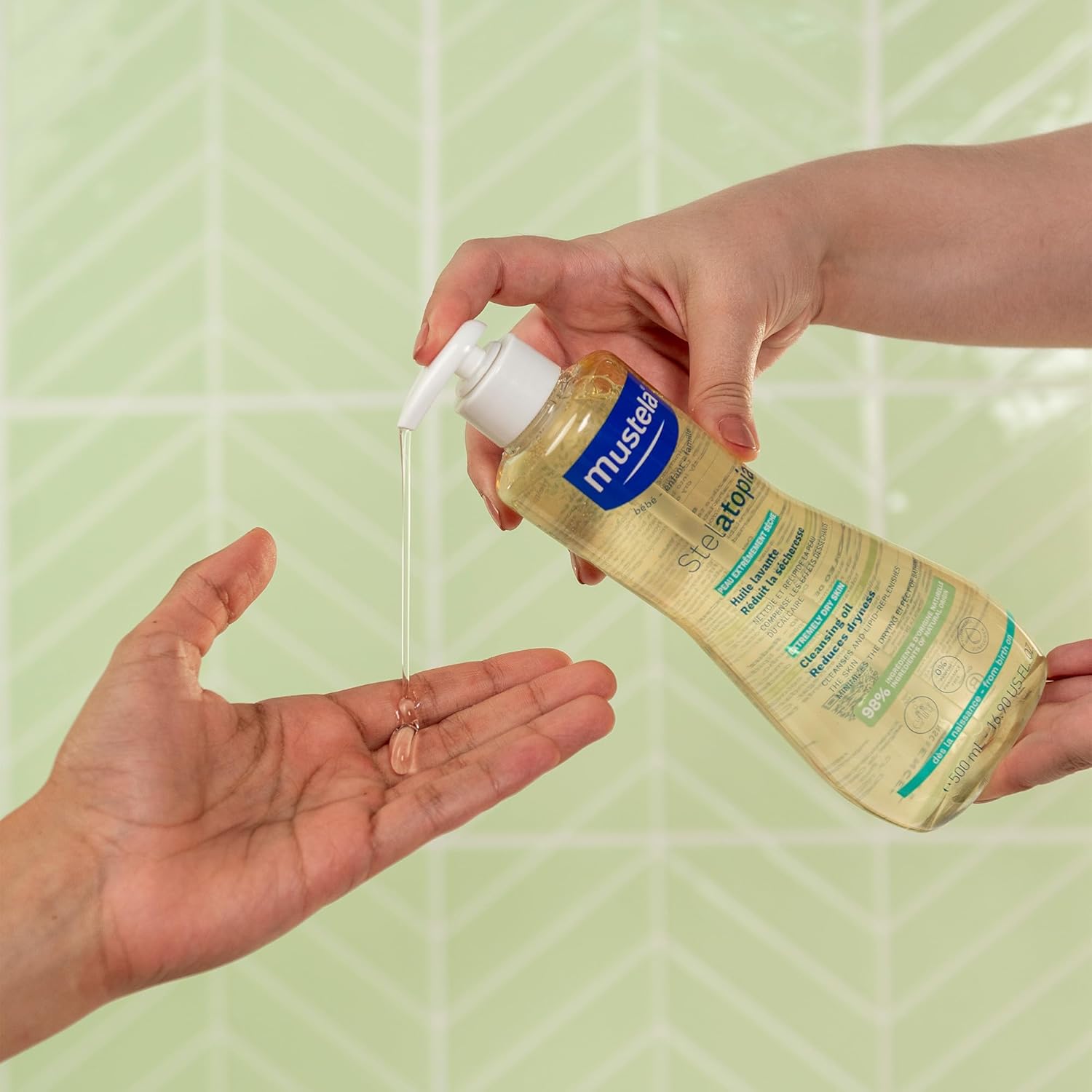 Detalle de Mustela Stelatopia Olio Bagno: detergente quotidiano per pelle con tendenza atopica e dermatite atopica