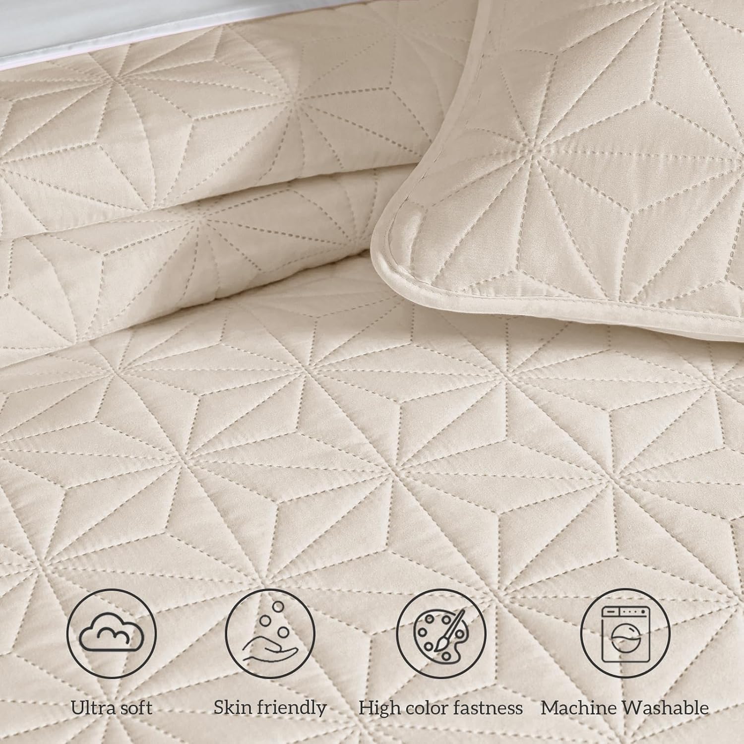 Detalle de Whale Flotilla Queen Quilt Set, 90 x 96 Inches