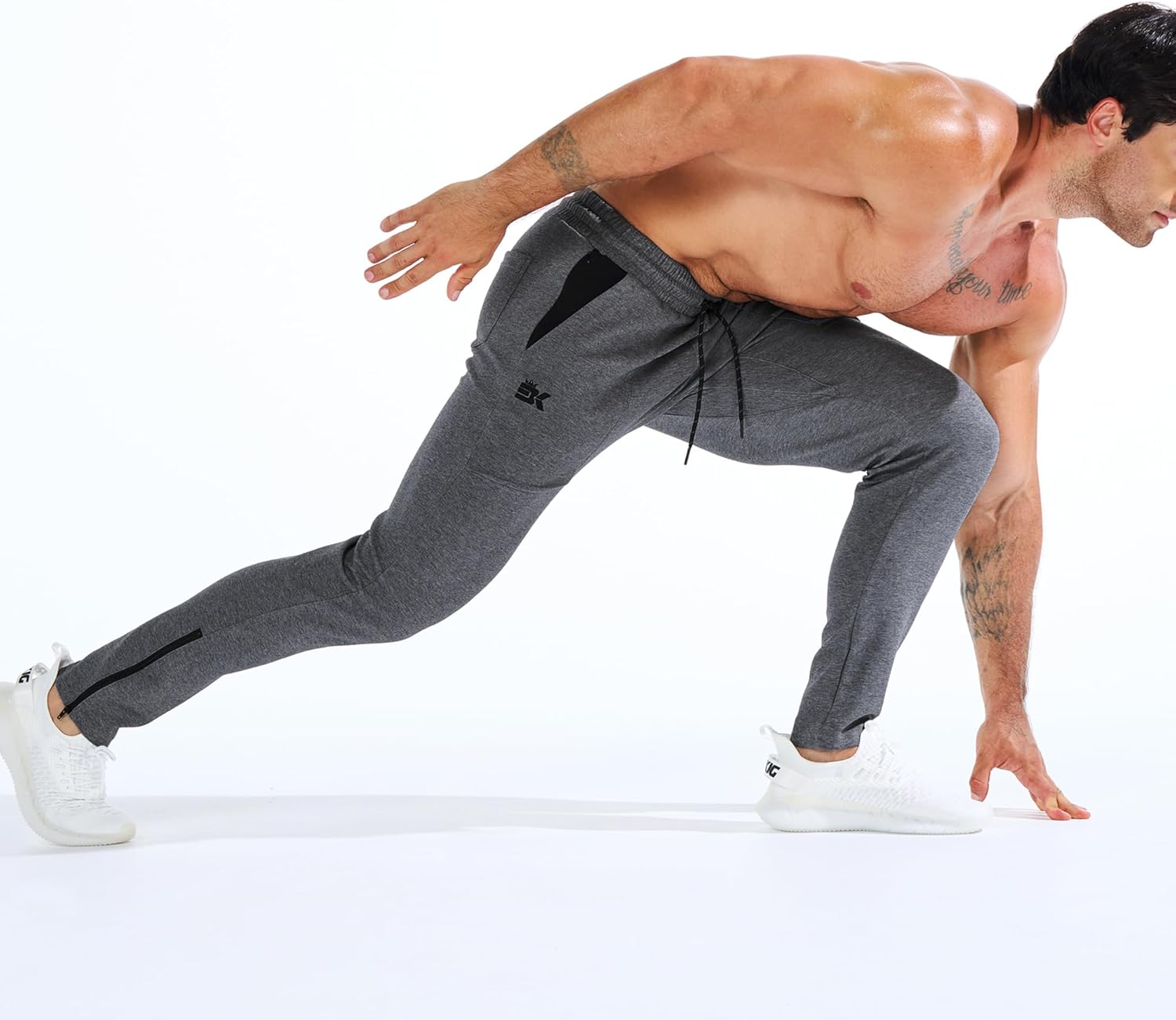 Detalle de BROKIG Mens Zero Armor Gym Jogger Bottoms with ankle zippers and zipped pockets
