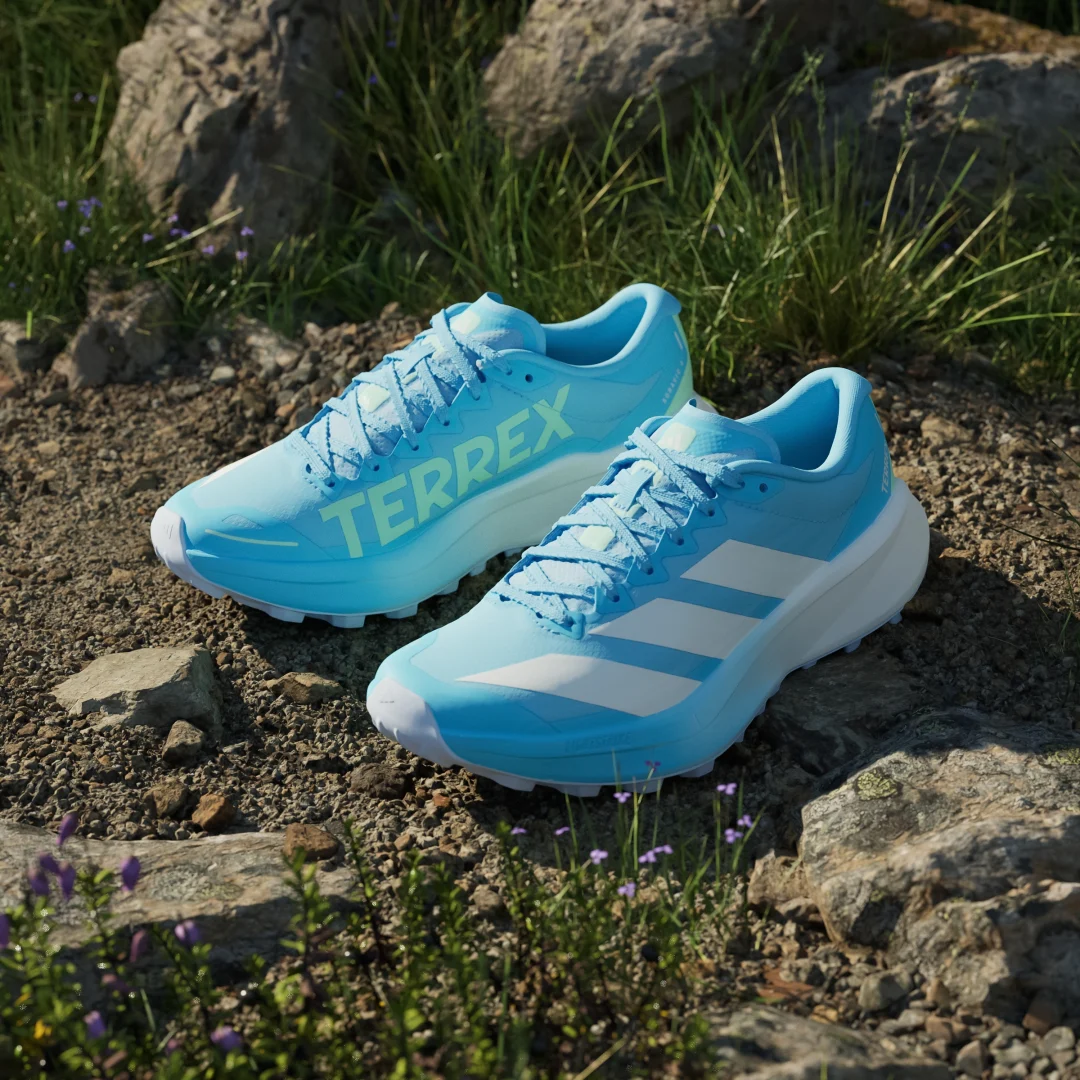 Detalle 2 de Terrex Agravic 4: zapatilla de trail running de Adidas, en azul