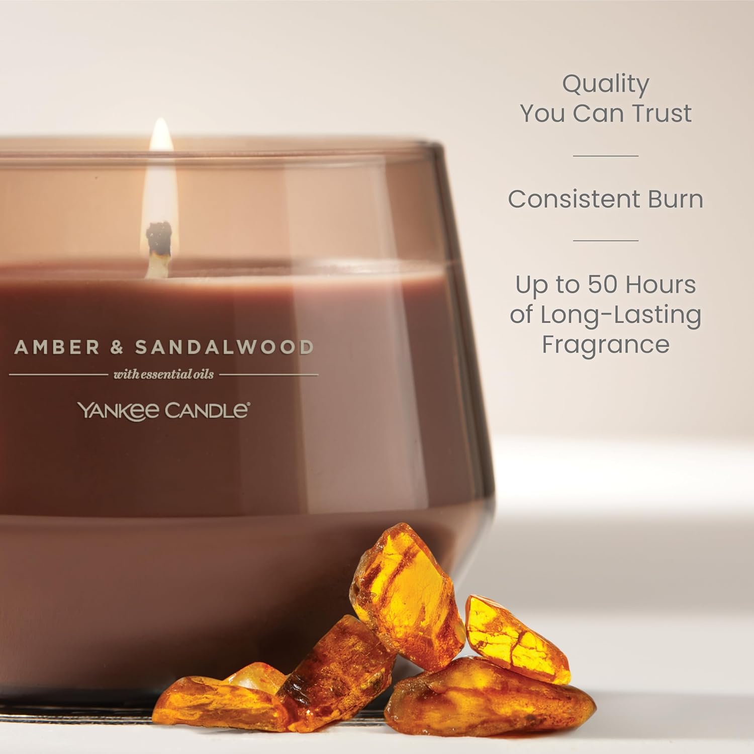 Thumbnail 2 de Yankee Candle Studio Bougie parfumée Ambre et bois de santal – moyenne, 40–65h