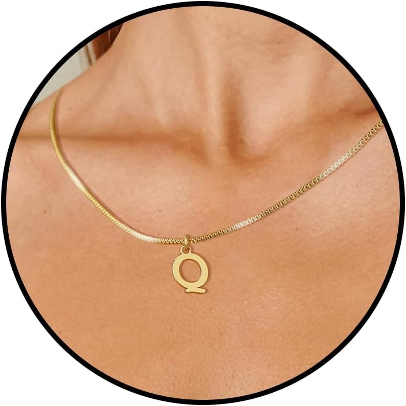Detalle de Collana choker iniziale Esmoly in oro 14K, monogramma A-Z (16"+2")