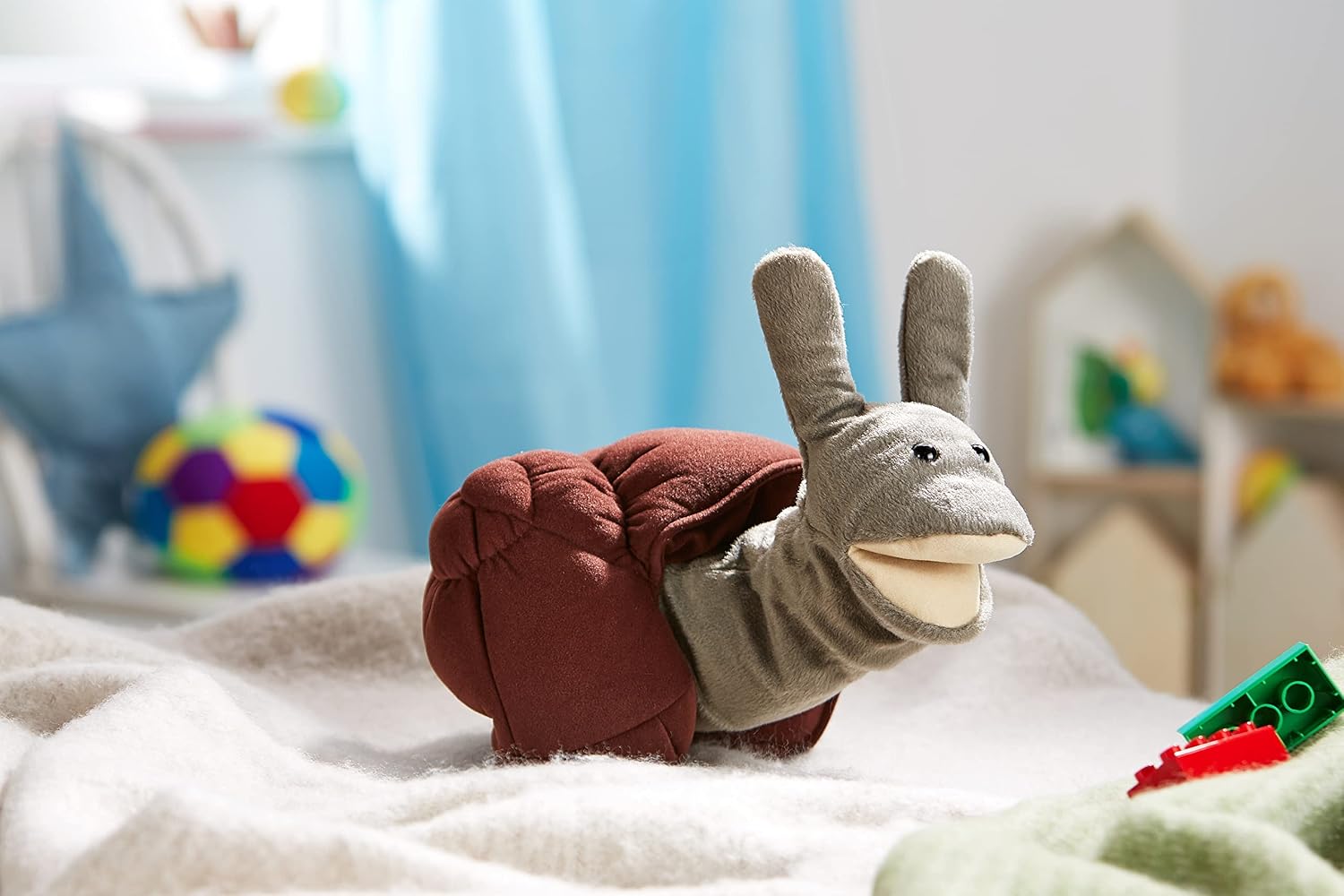 Detalle 2 de Folkmanis Puppets 2028 – pacynka ślimak z poliestru, brązowo-szara