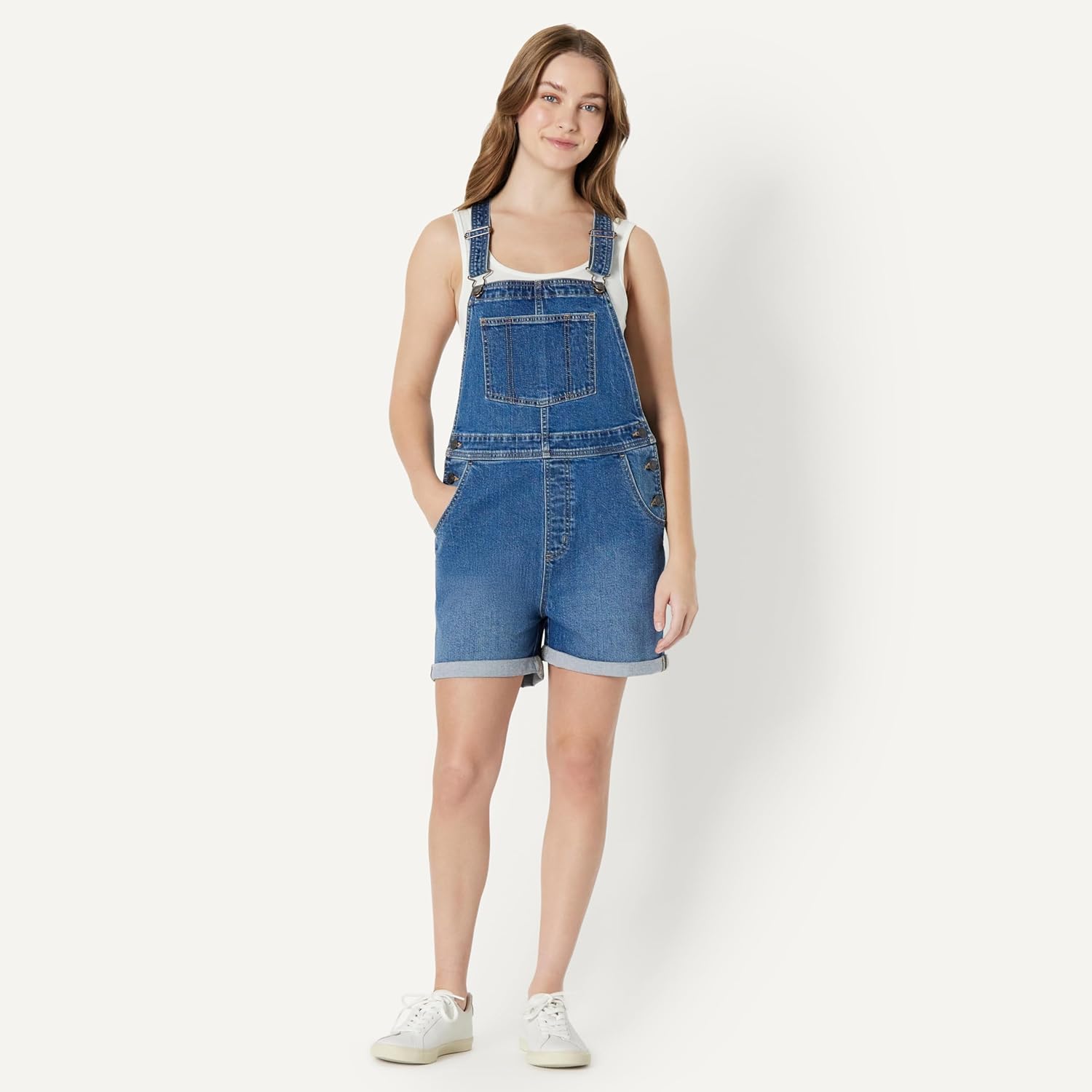Thumbnail 4 de Amazon Essentials Women’s Medium Stretch Relaxed-Fit Denim Short Dungarees with Adjustable Straps