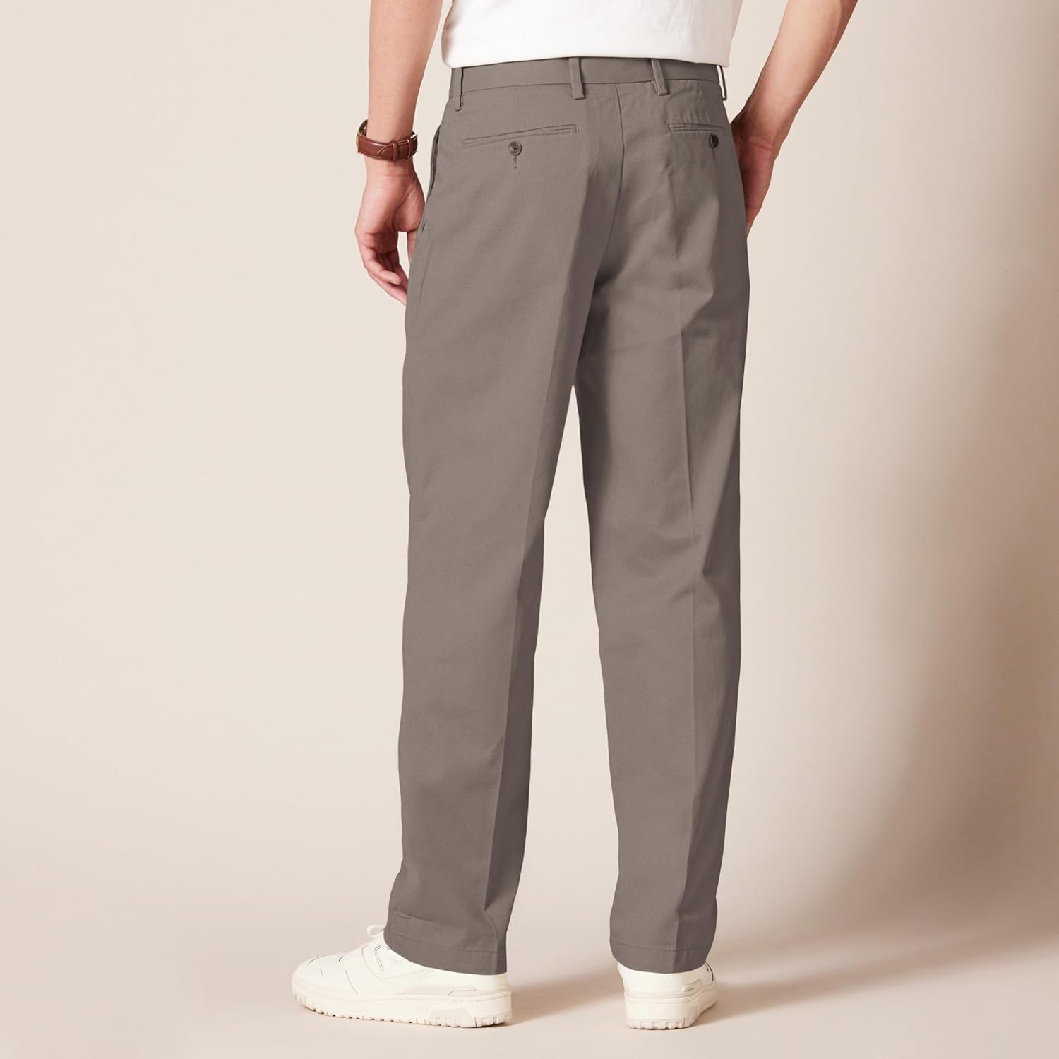Thumbnail 1 de Amazon Essentials Men's Classic-Fit Wrinkle-Resistant Pleated Chino Trousers (Big & Tall)