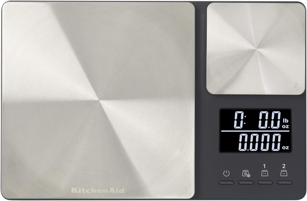 Detalle de KitchenAid KQ909G dubbele keukenweegschaal met glazen uitvoering en tarrafunctie