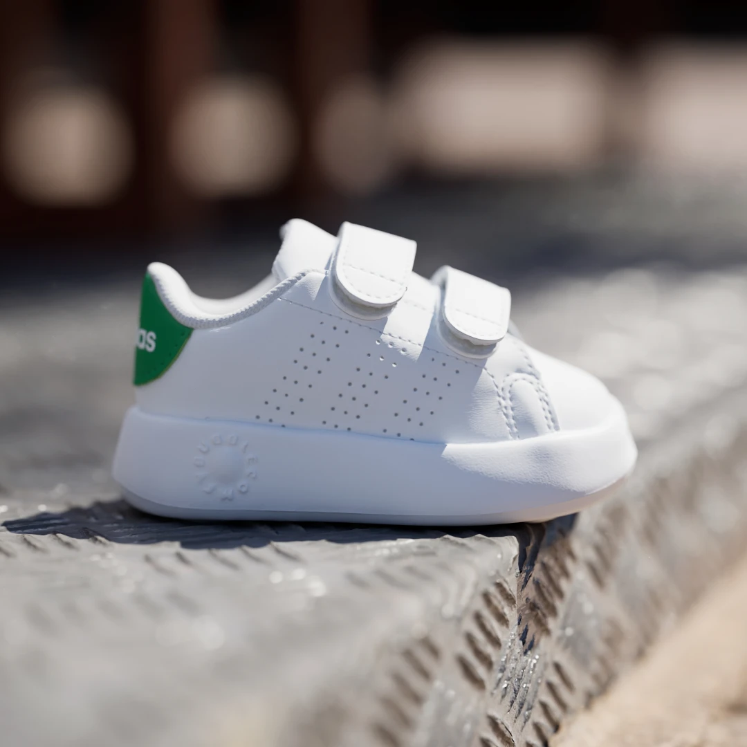 Detalle de Zapatilla Advantage (Bebé) de Adidas - comodidad y sencillez para los más pequeños