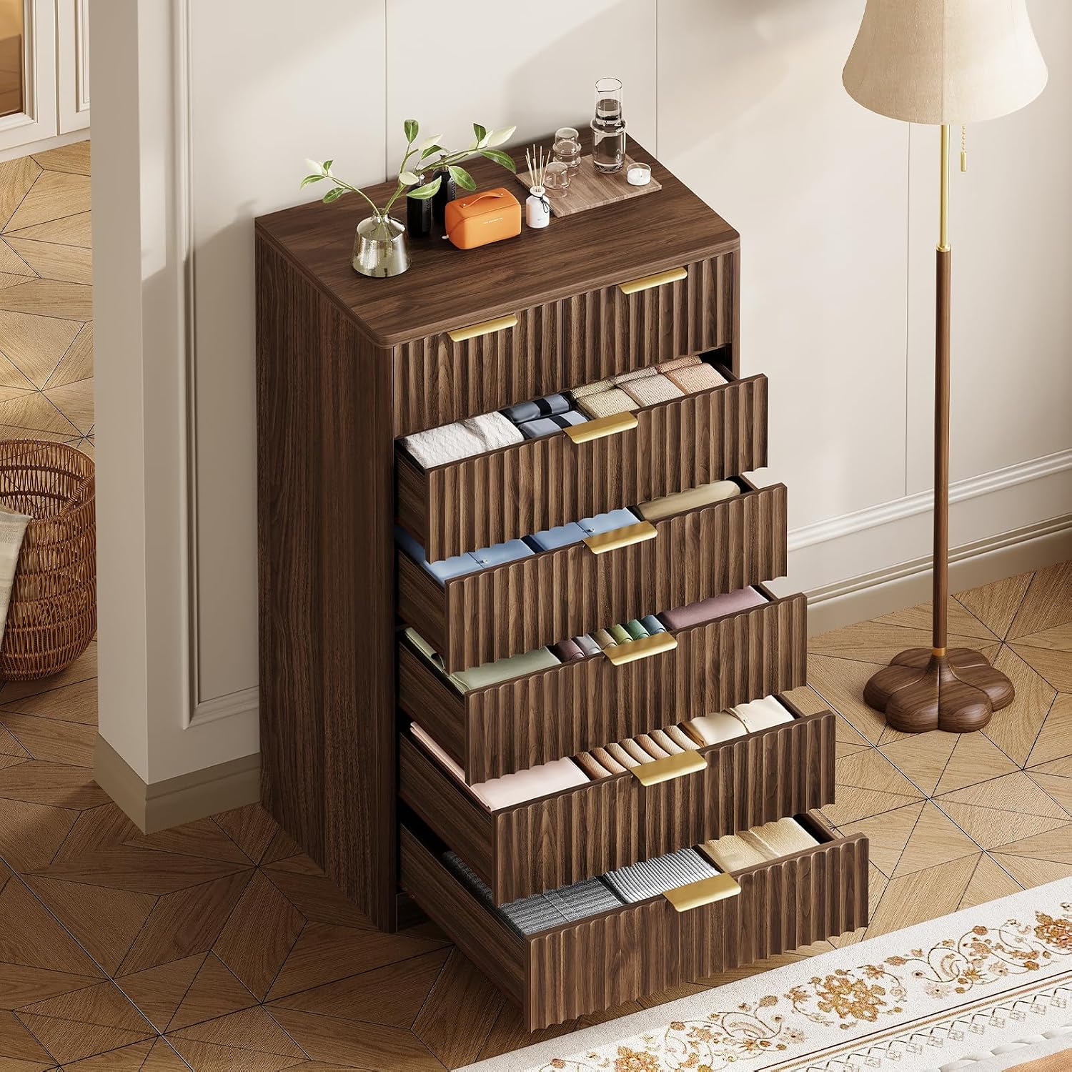 Detalle de TEENFON dresser 7-Drawer Fluted Chest, Walnut, 48-Inch Tall