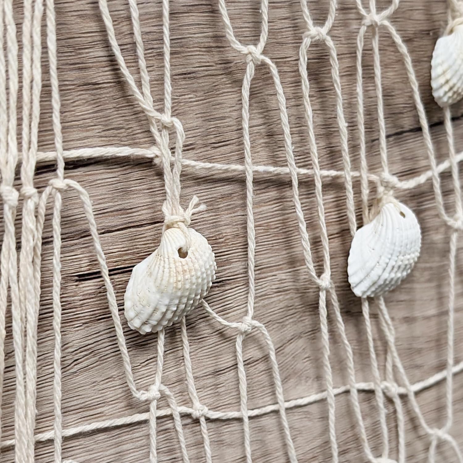 Detalle 2 de Ensemble de décoration maritime COM-FOUR® : filet de pêche avec coquillages et maille photo