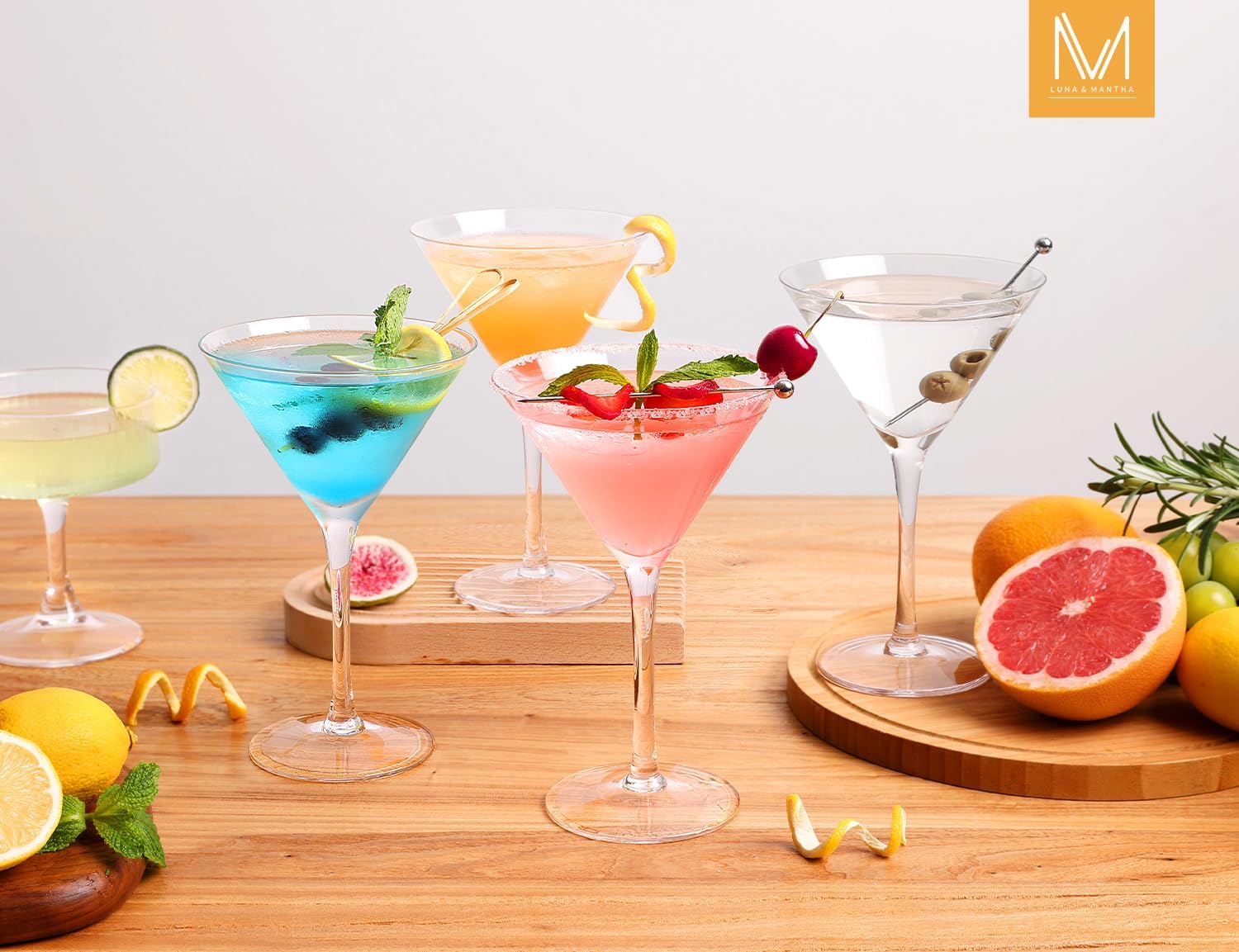 Detalle de LUNA & MANTHA 9oz Martini Glasses – Set of 4