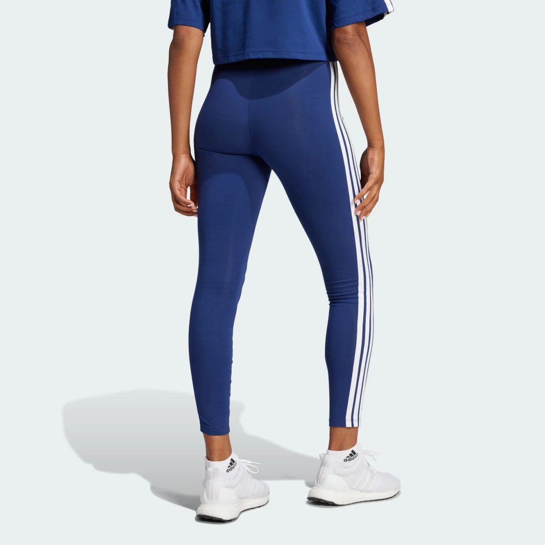 Detalle de Mallas Essentials Cotton 3 bandas de Adidas – confort y estilo diario en azul