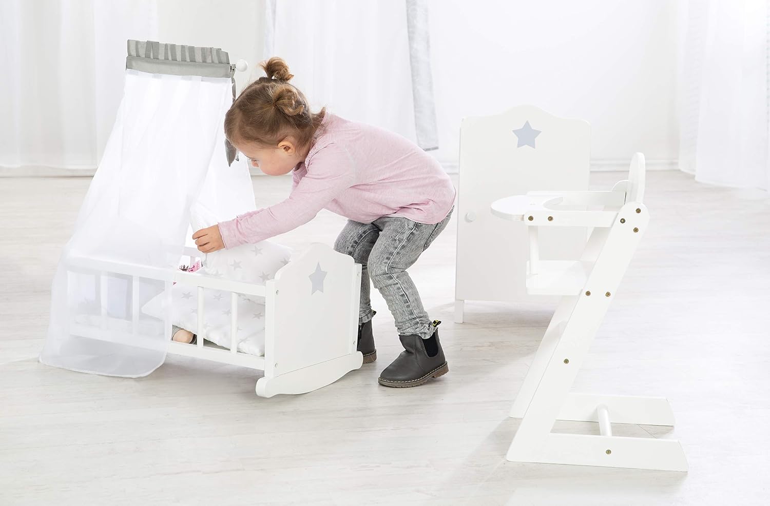 Detalle de roba Stella-poppenwieg met hemel, sterrenbeddengoed en wieltjes