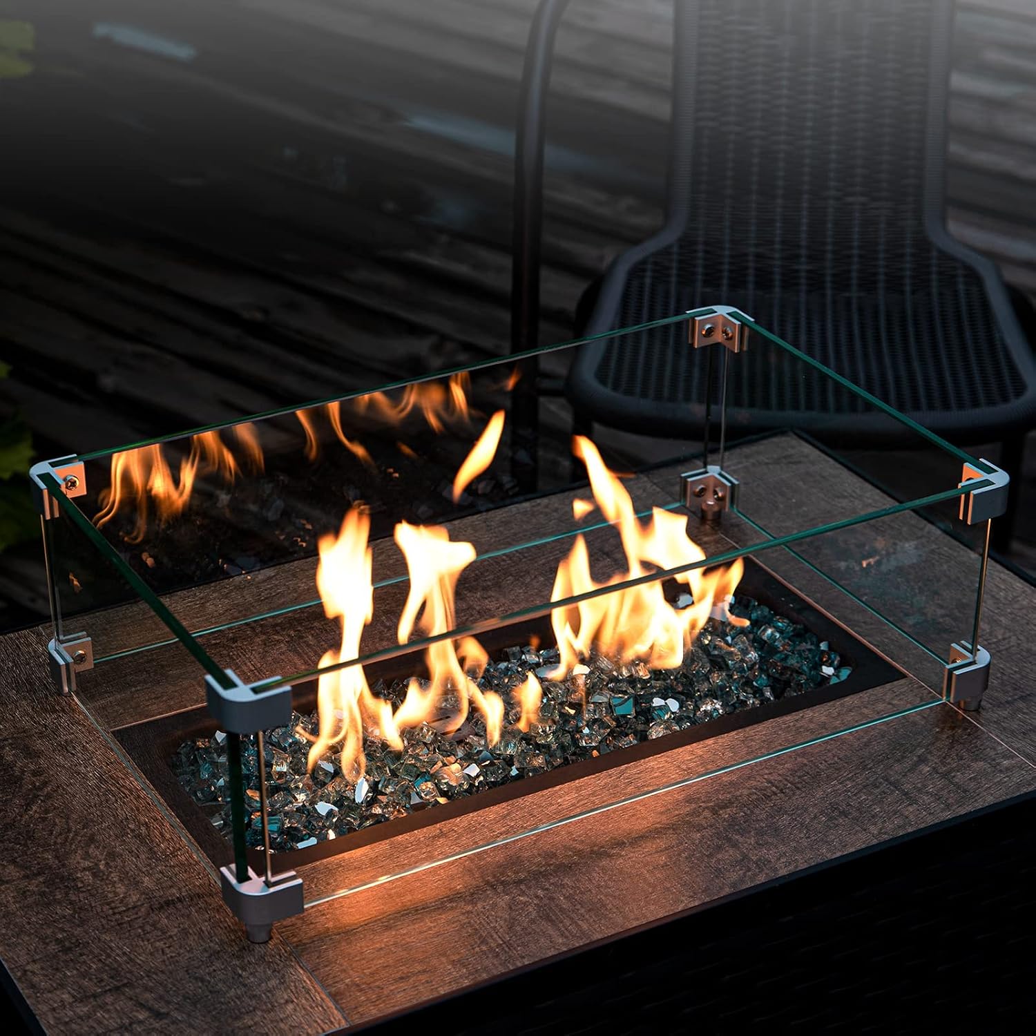 Detalle de GASPRO fire glass Blue -20IB, 20 lb Reflective Fire Pit Glass, 1/2-Inch Caribbean Blue