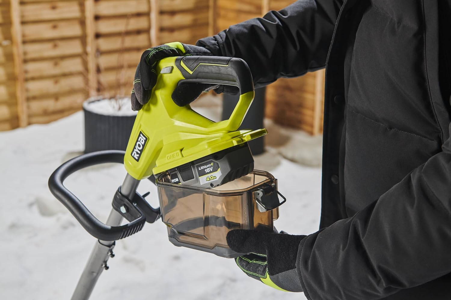 Detalle 2 de Ryobi Ry18St25A-0 – akumulatorowa odśnieżarka 18 V, szerokość robocza 25 cm