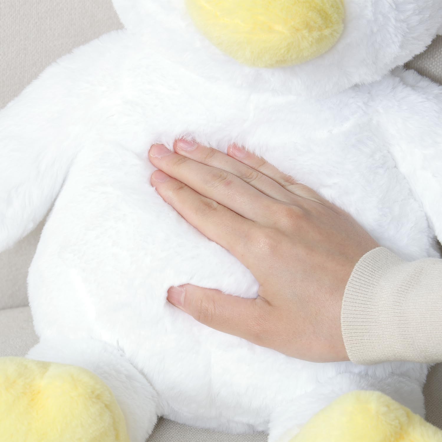 Detalle de 不二貿易 18723 あひるのぬいぐるみ 35cm ポリエステル製 ふんわり柔らかな手触り