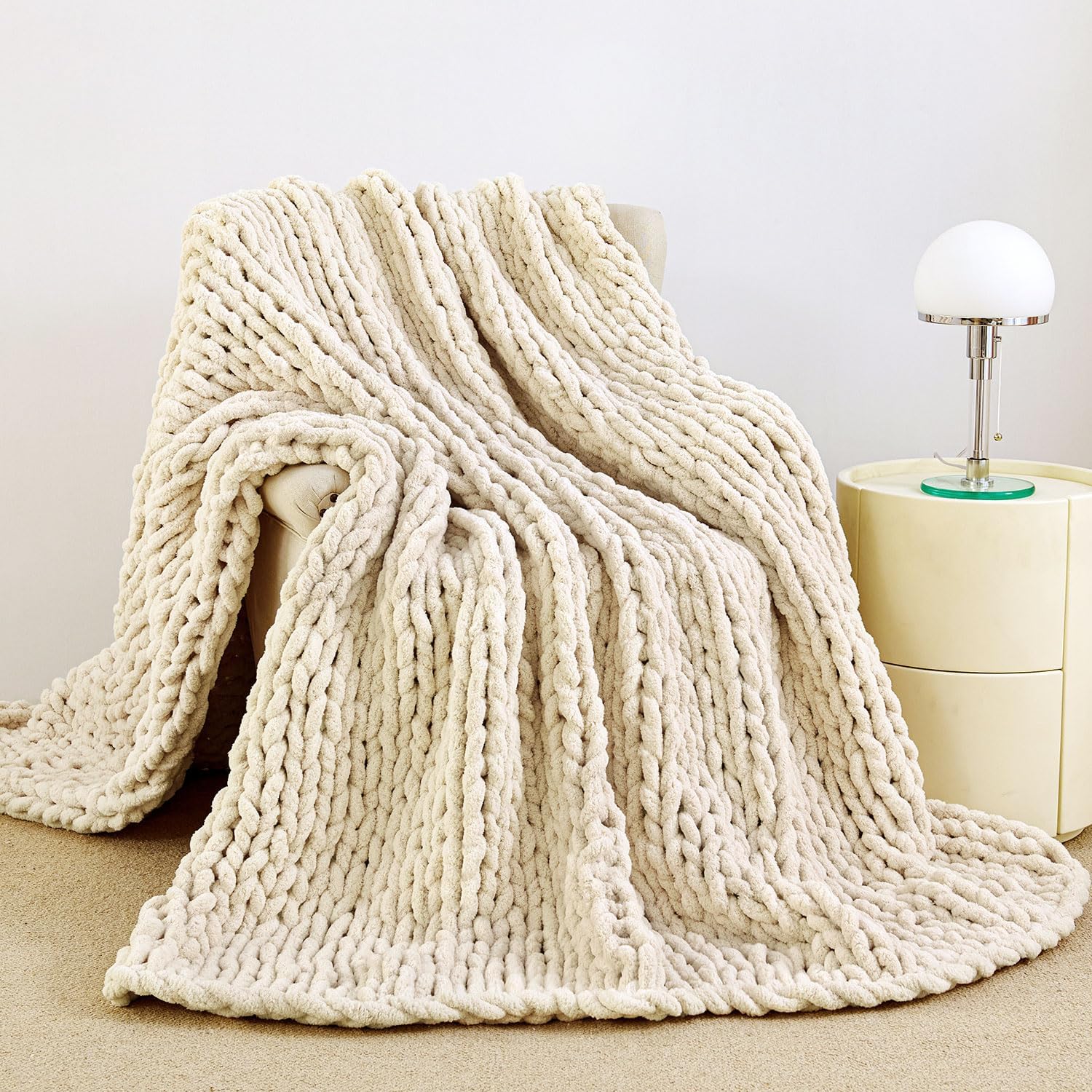 Detalle de Admitrack Chunky Knit Throw 51" x 63" 🛋