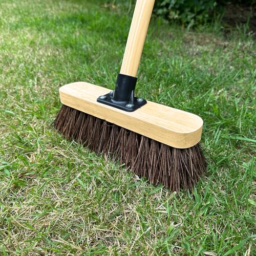 Detalle de 10” Outdoor Garden Broom with Wooden Handle by ED LINEN – Heavy-Duty Bassine Bristles