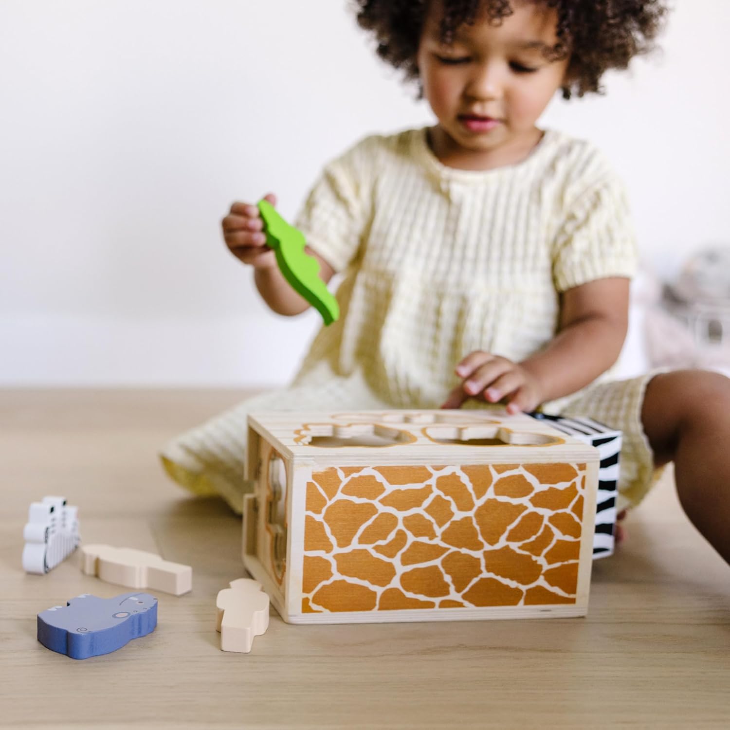 Thumbnail 6 de Melissa & Doug Nesting & Sorting Barns & Animals – Holzspielzeug für Entwicklung ab 2 Jahren