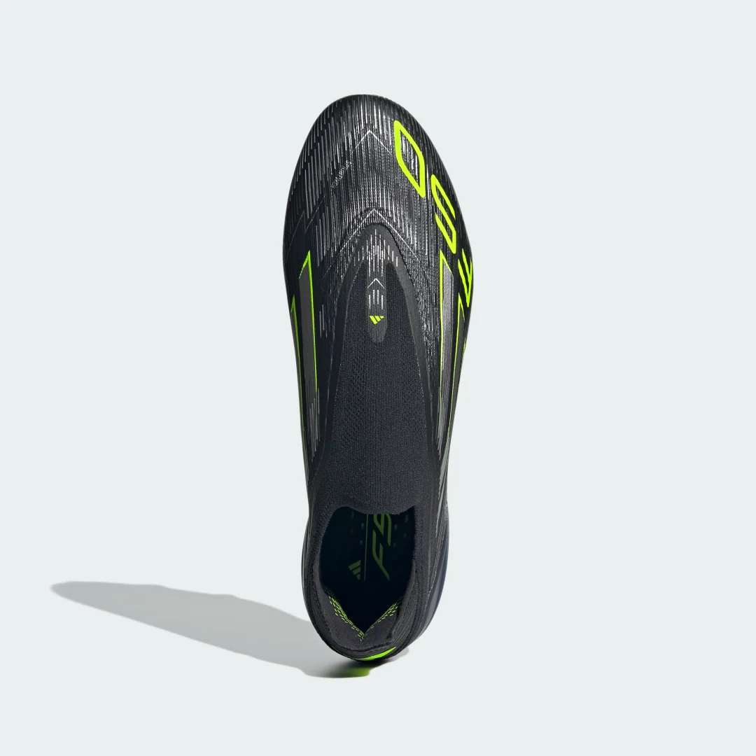 Detalle de Adidas F50 Elite Laceless, bota de fútbol negra para césped natural seco