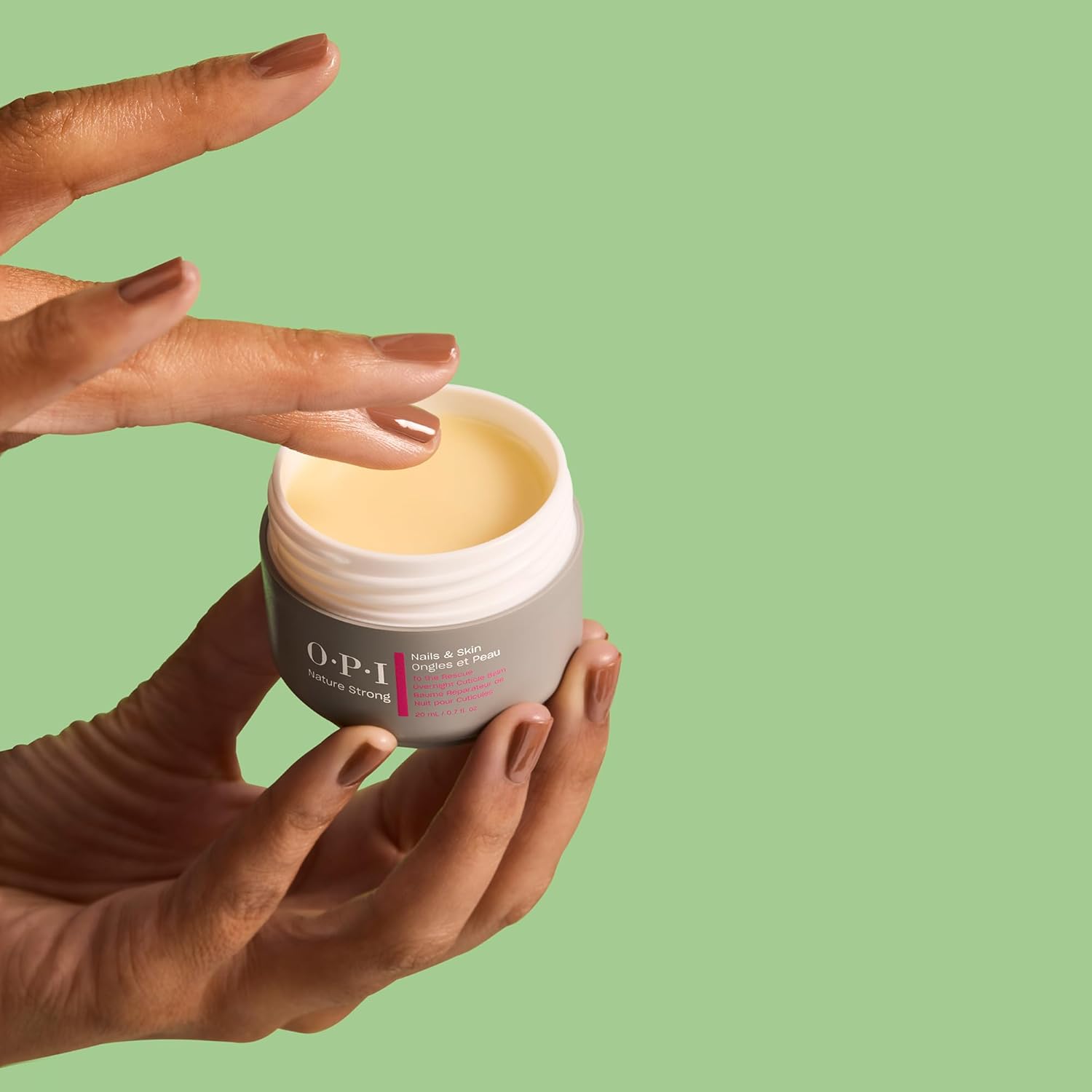 Detalle 2 de OPI Nature Strong Baume Cuticules Skincare To The Rescue Overnight – baume nuit pour cuticules, beurre de karité (20 ml)