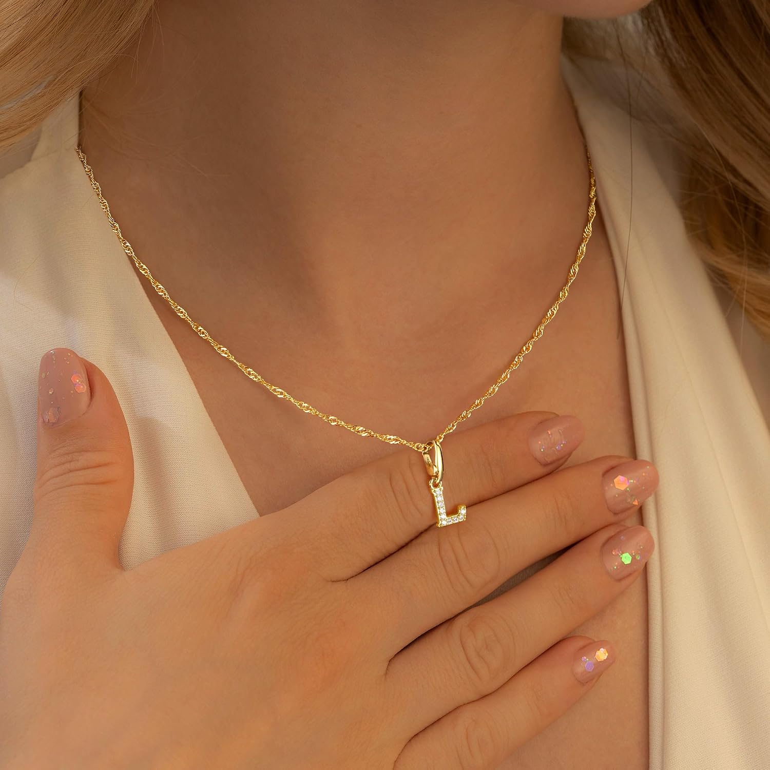 Detalle de TINGN Gold Kette mit Buchstaben (A–Z) – 14 Karat vergoldete gedrehte Panzerkette mit Zirkon-Anhängern