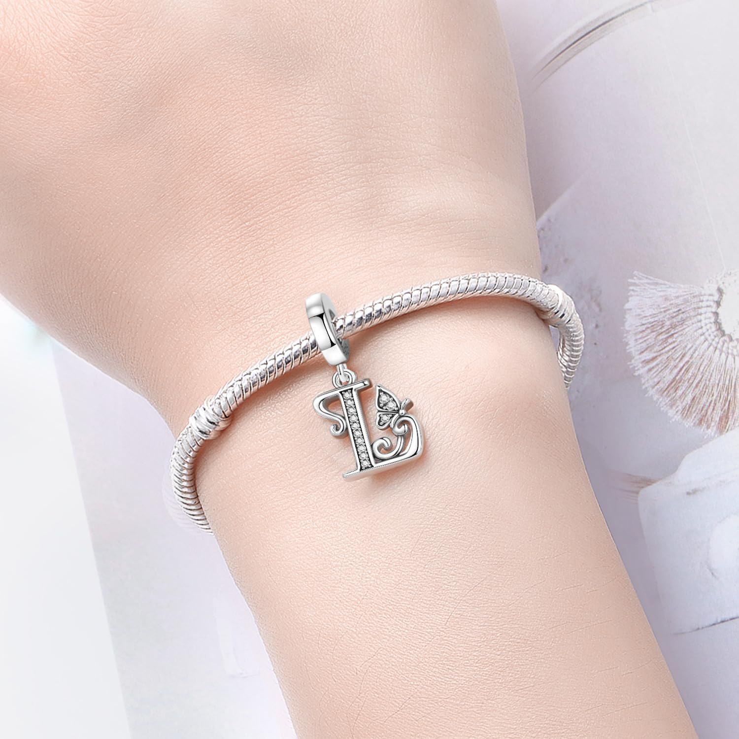 Detalle de CYCUFF Ciondolo a forma di lettera A farfalla in argento 925 per braccialetti e collane