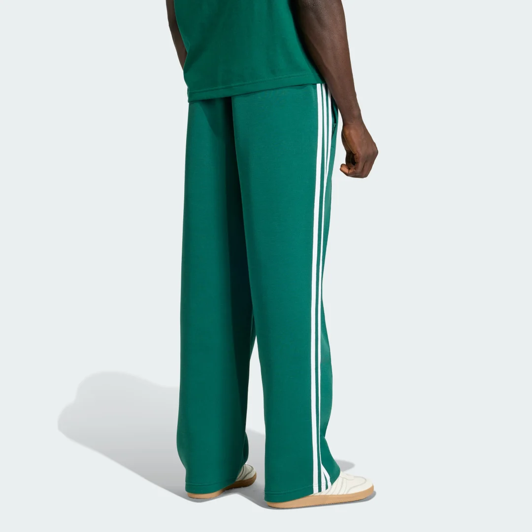 Detalle 2 de Pantalón holgado Spacer Adicolor de Adidas: comodidad técnica para el día a día