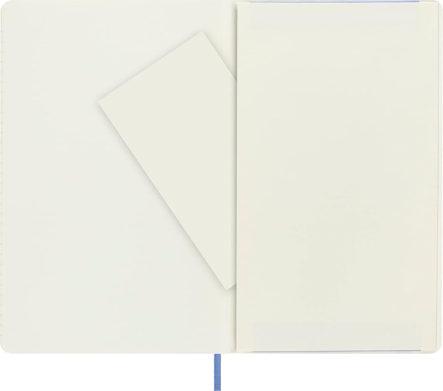 Detalle de Moleskine Classic Notebook — Ruled, Soft Cover, Hydrangea Blue (Large) 13 x 21 cm, 240 Pages