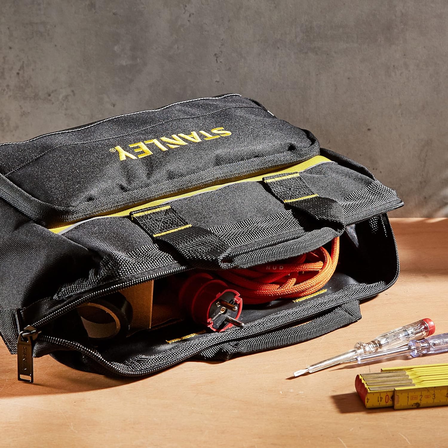 Detalle de STANLEY Bolsa herramientas 30 x 25 x 13 cm