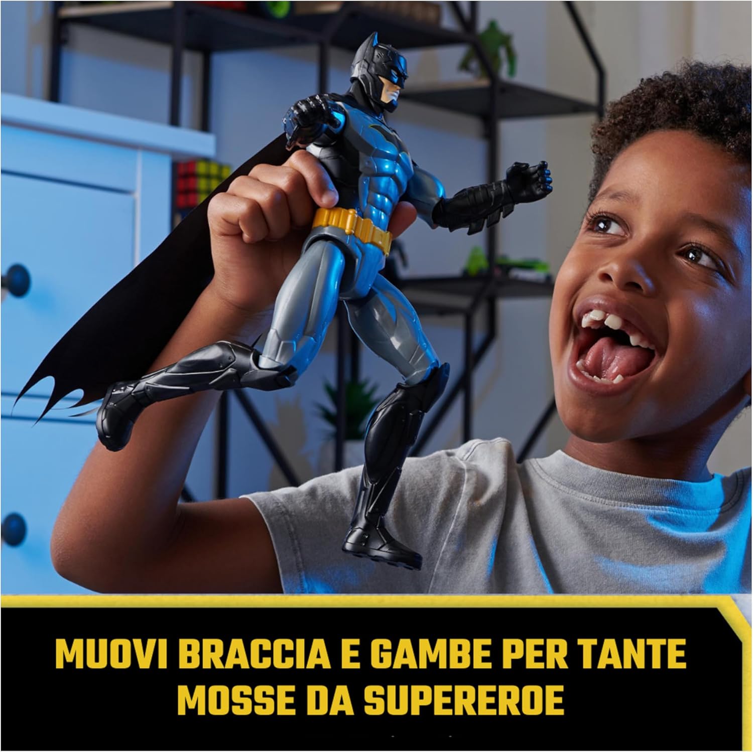 Detalle de DC Comics Batman (30 cm) con Mantello e 11 Punti di Articolazione – Personaggio da Collezione per Bambini 3+