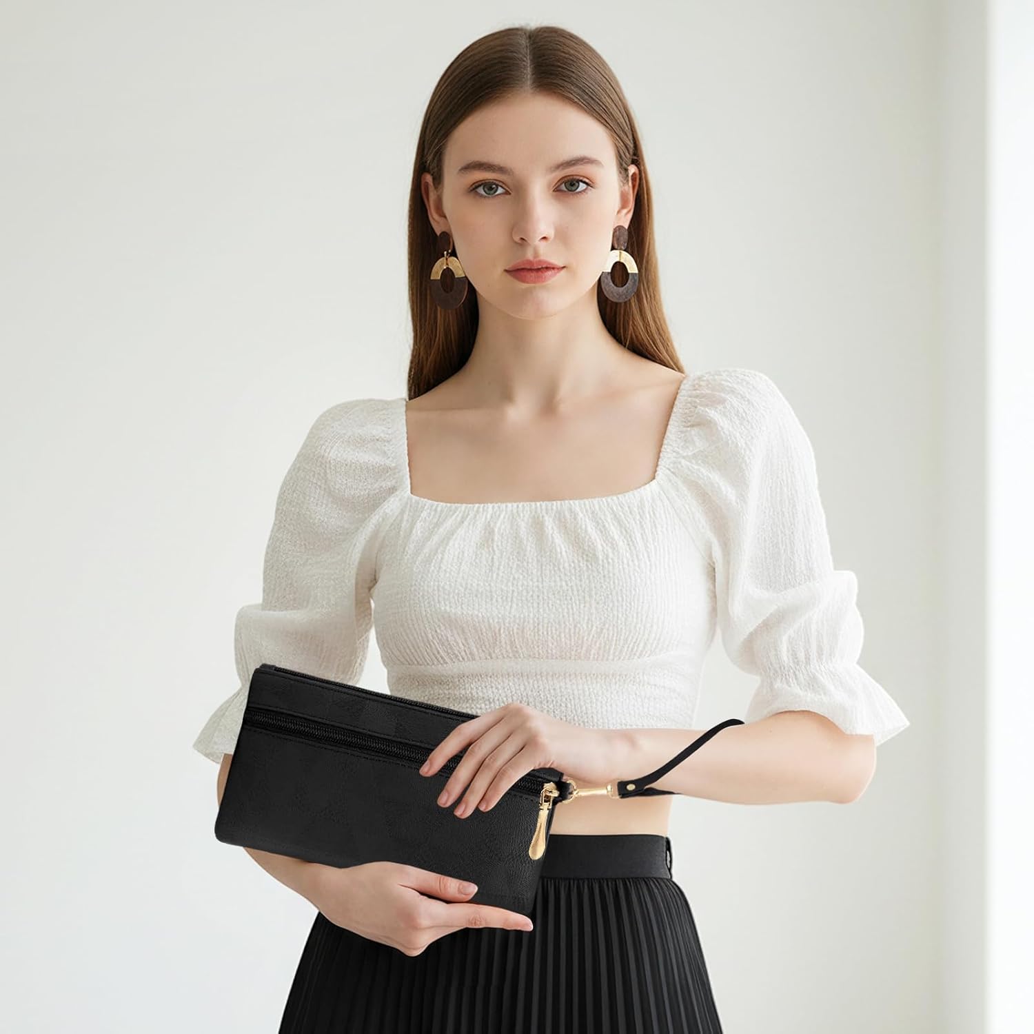 Detalle 2 de LJCZKA Leather Wristlet Wallet for Women and Men – Black-2