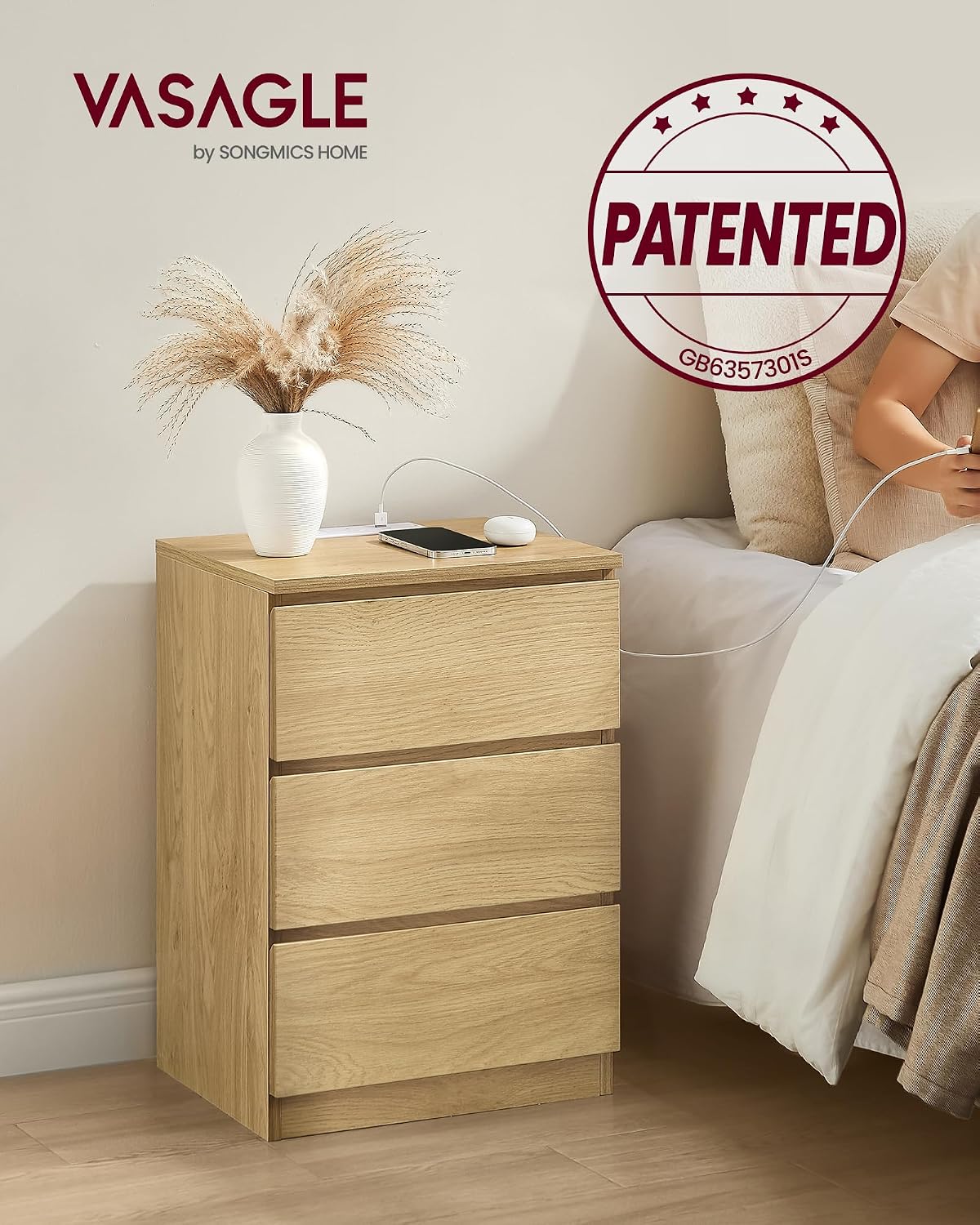 Detalle de VASAGLE LET631Y71 KAILYN Bedside Table with 3 Drawers and Charging Station