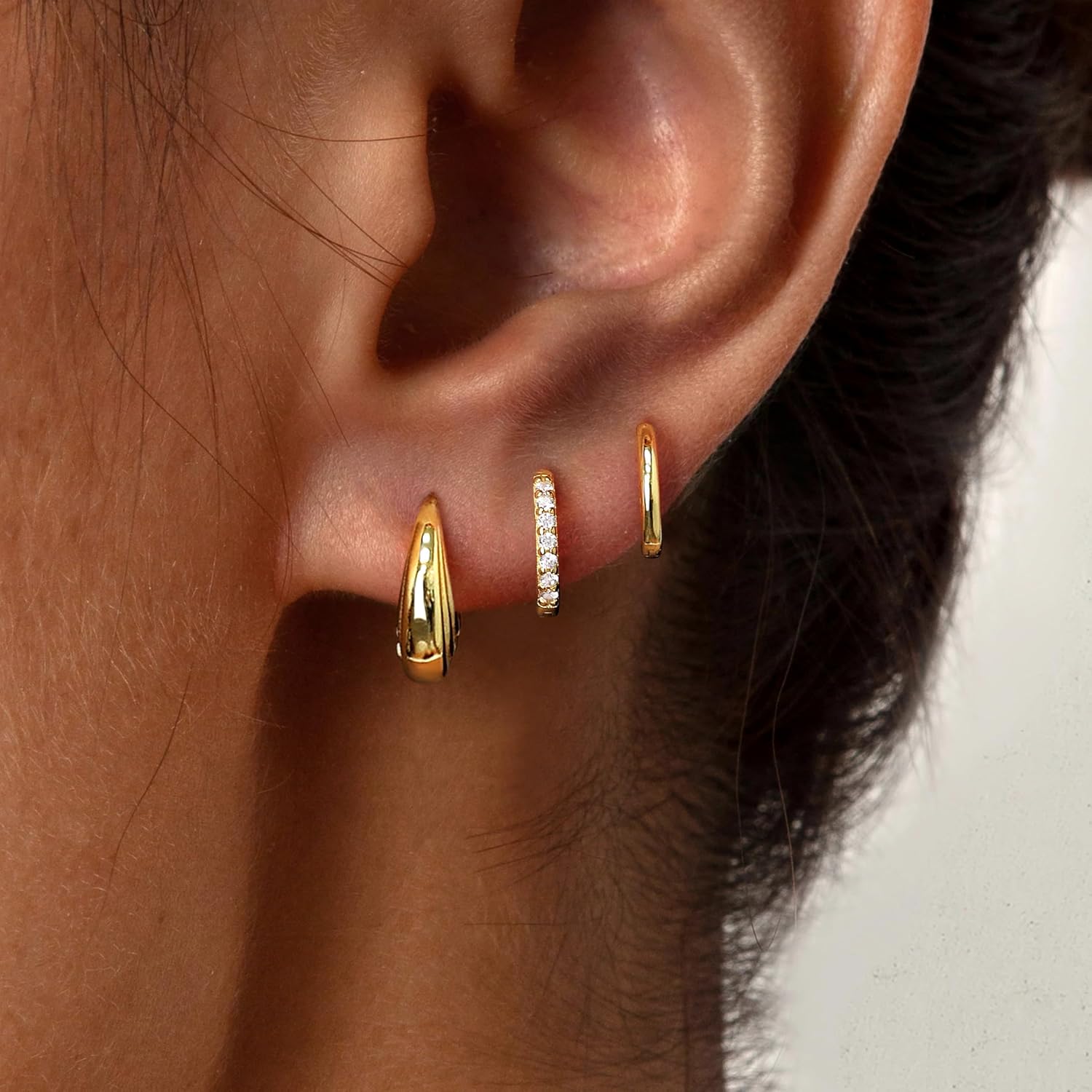 Detalle 2 de Poxtex Huggie Hoop Earrings 8mm