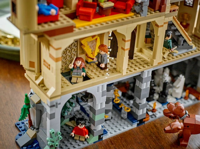 Thumbnail 9 de LEGO Harry Potter Schloss Hogwarts: Der Hauptturm (76454) – Große Bau- und Sammelherausforderung