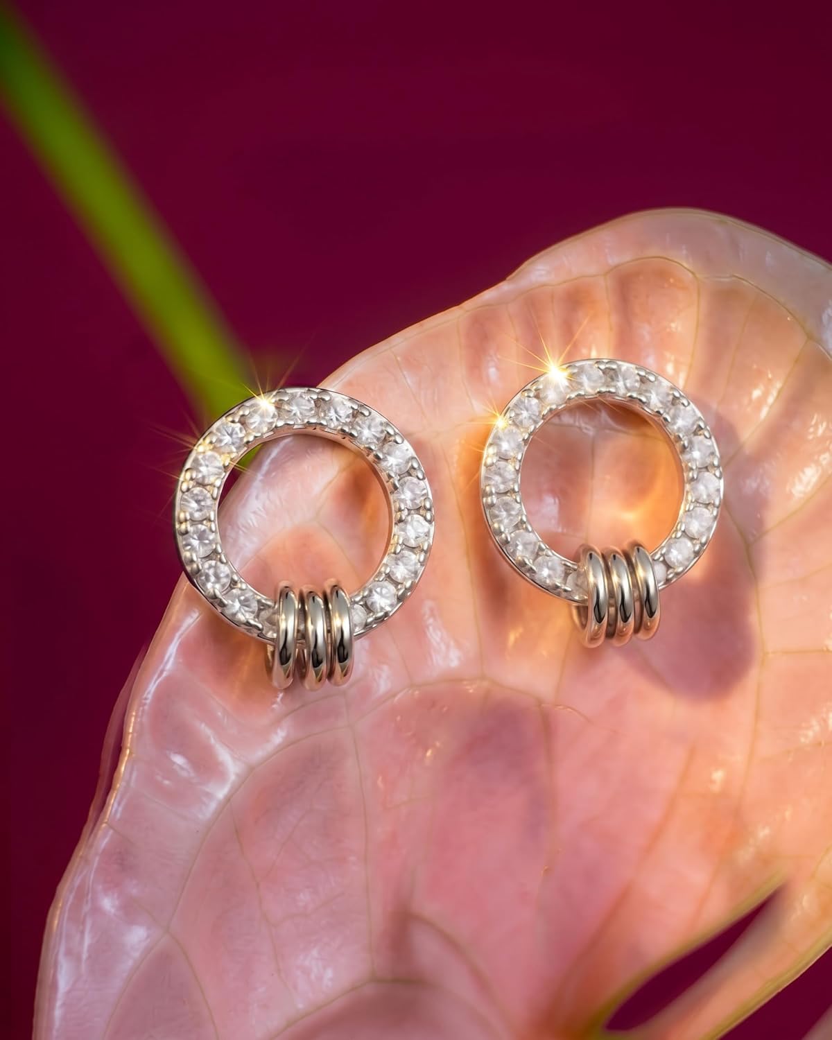 Detalle de MUMREUES Ohrringe Silber 925 – Minimalistische Zirkonia-Stecker, 28 mm Durchmesser