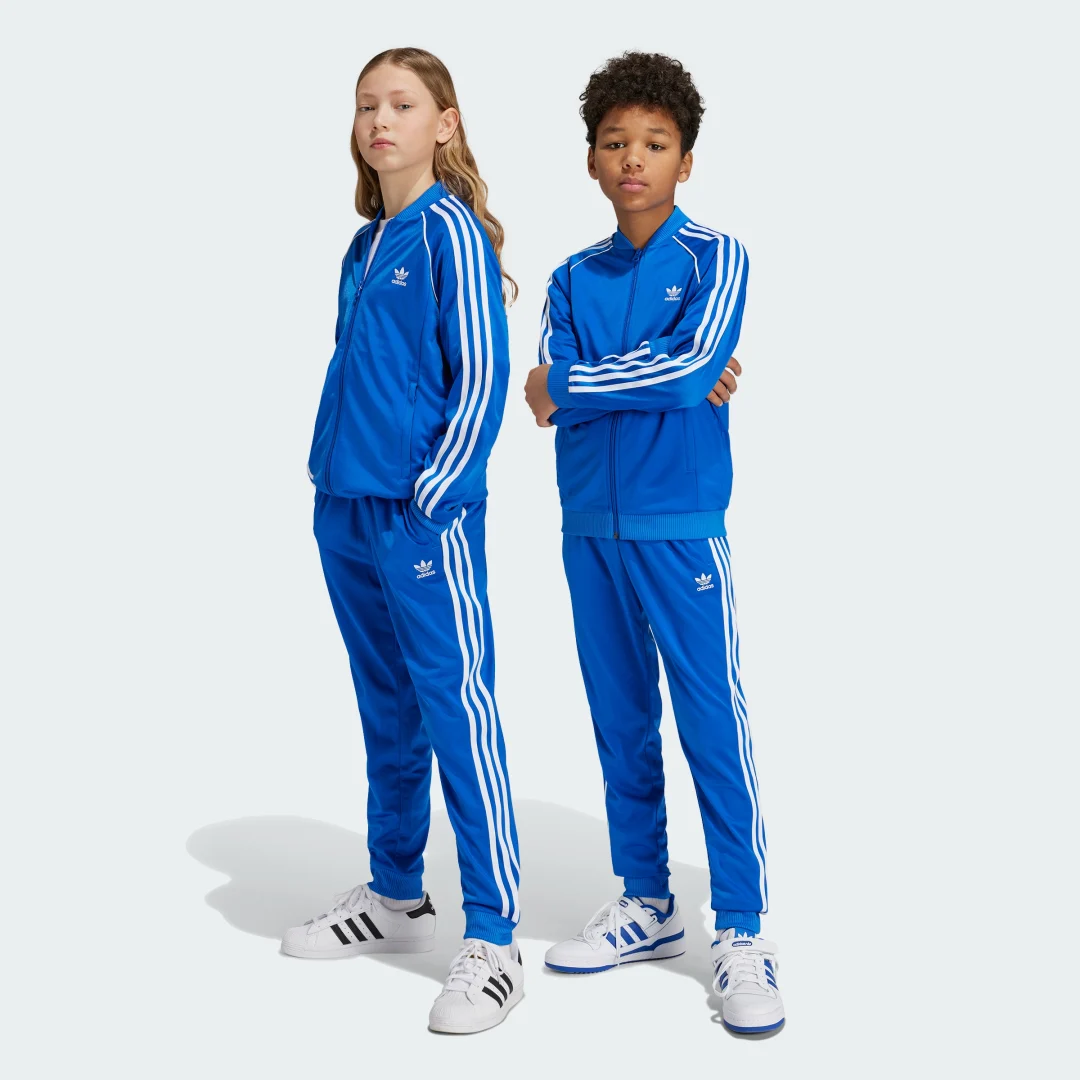Detalle de Pantalón SST Adicolor (Adolescentes) de Adidas: estilo y comodidad para el día a día