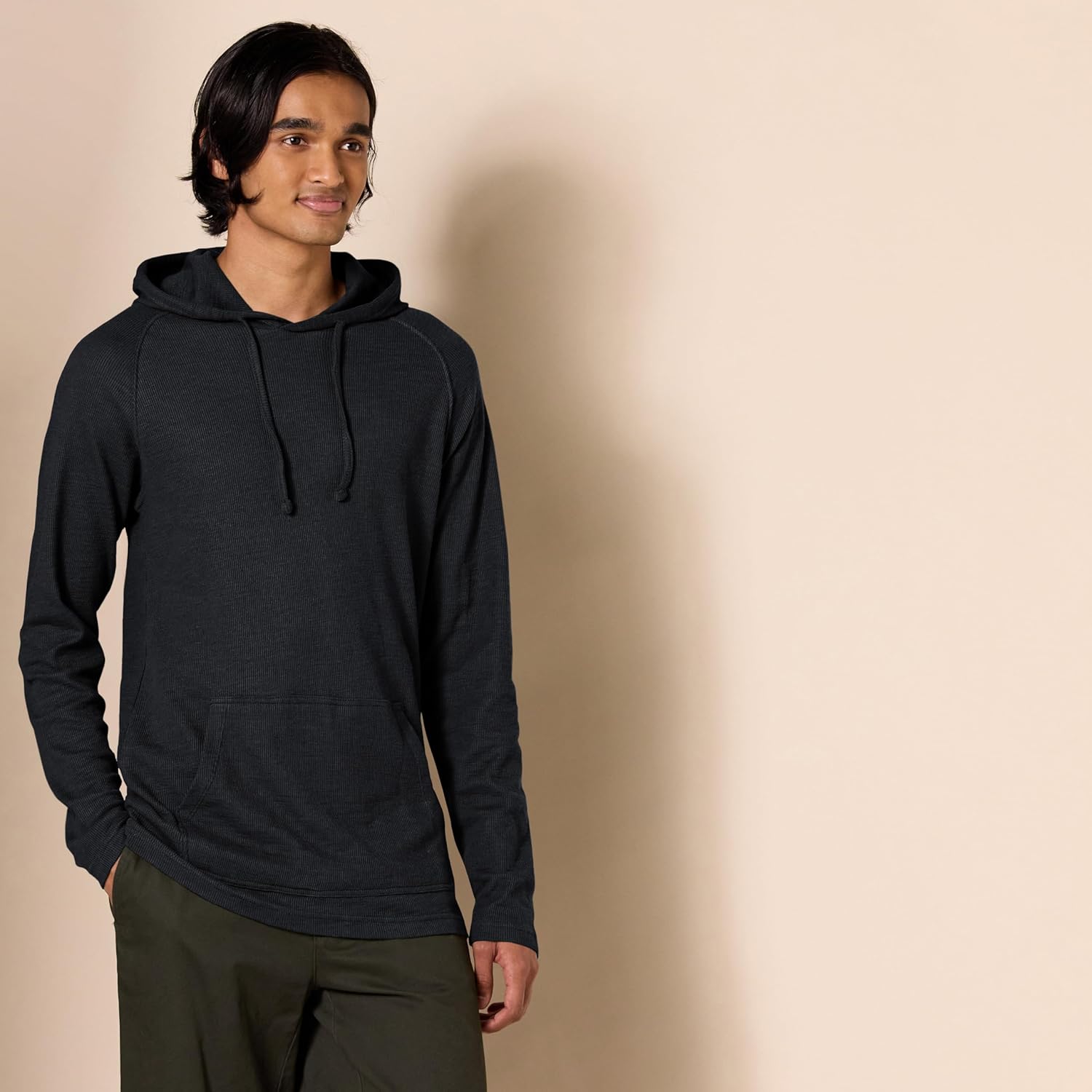 Thumbnail 2 de Amazon Essentials Men’s Long-Sleeve Slub Thermal Pullover Hoodie (Previously Goodthreads)